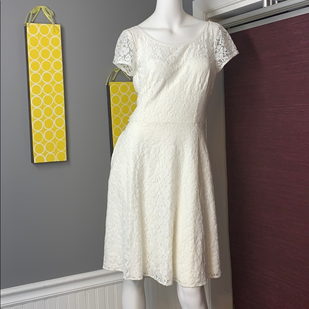 WhiteHouseBlackMarket- white floral lace dress💙